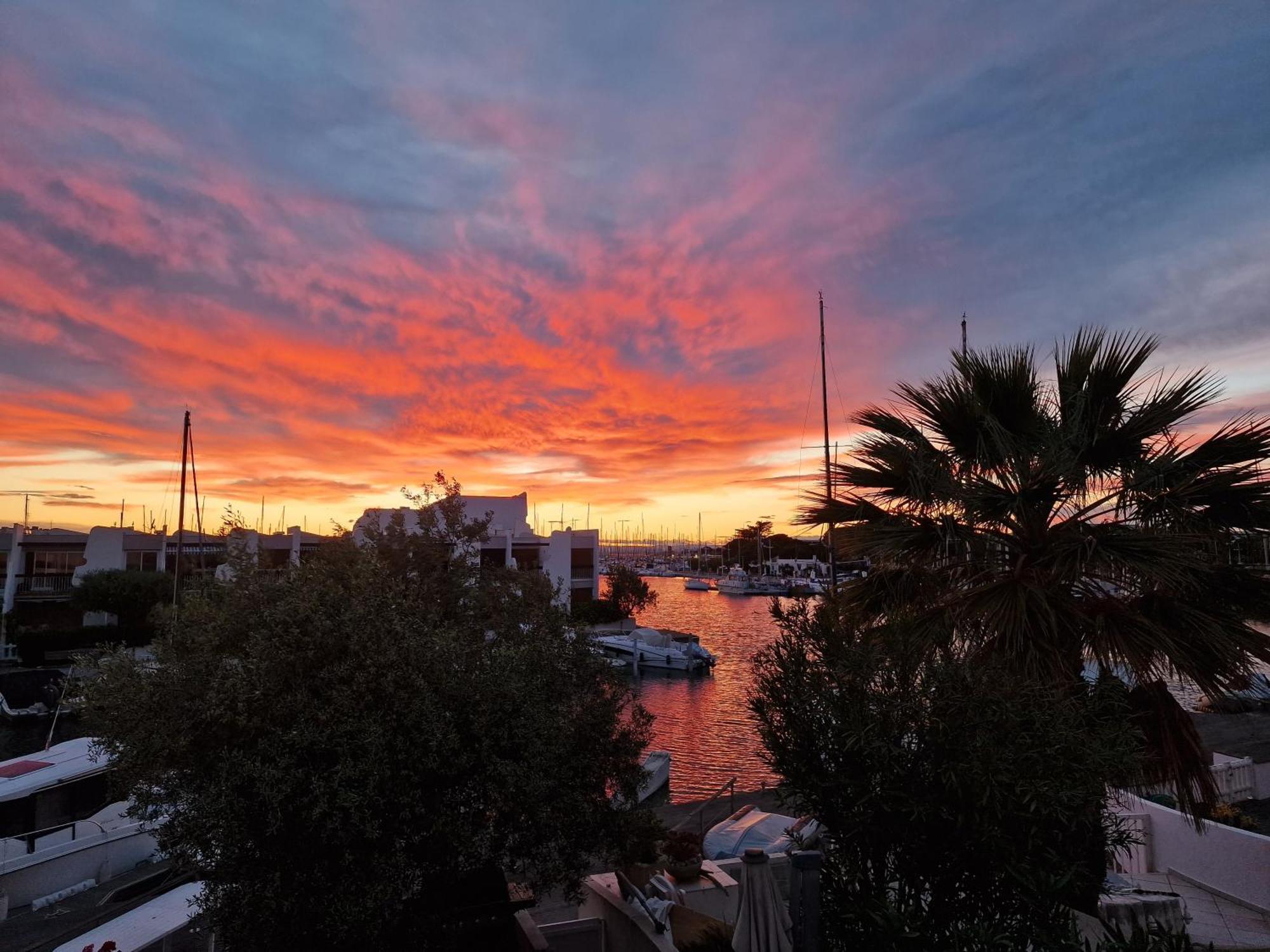 Marina Exceptionnelle - 8 Pers - 120 M2 Vue Mer - Suites Parentales - Cinema - Ponton Le Grau-du-Roi Bagian luar foto